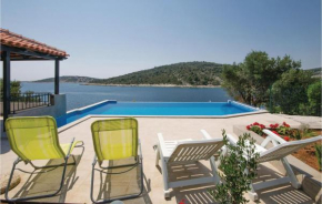 Six-Bedroom Holiday home Sevid with Sea View 09